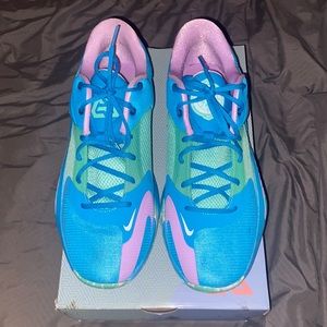 Zoom Freak 4- Nike basketball shoes.